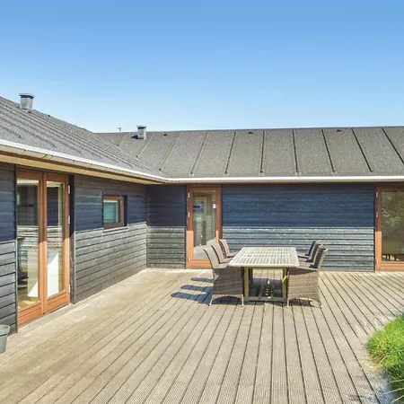 Five-bedroom In Løkken