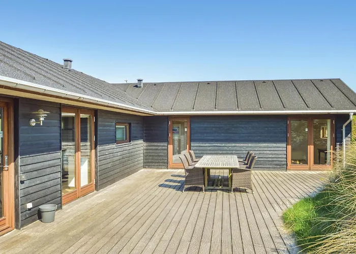 Five-bedroom In Løkken